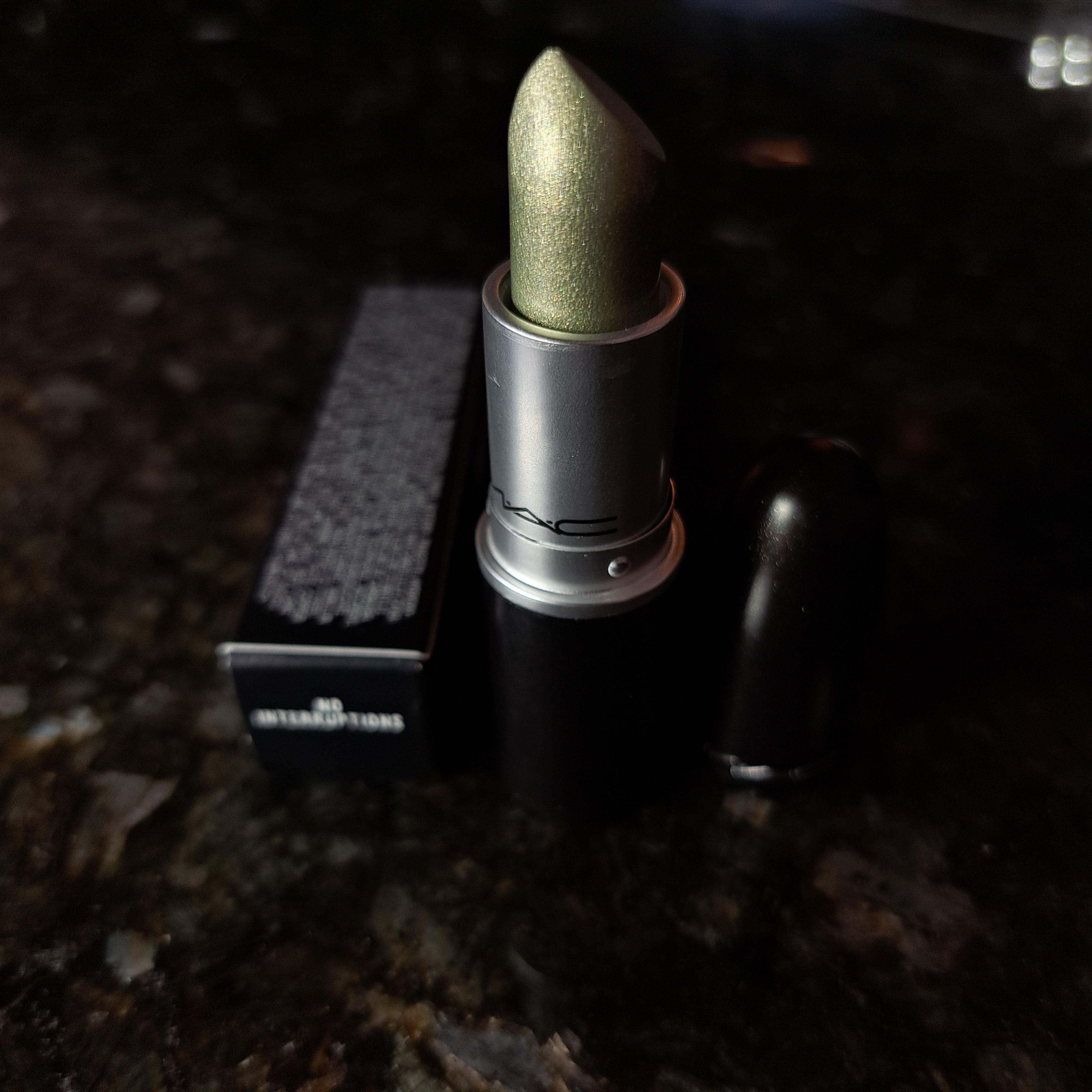 NO INTERRUPTIONS MAC lipstick New Discontinued