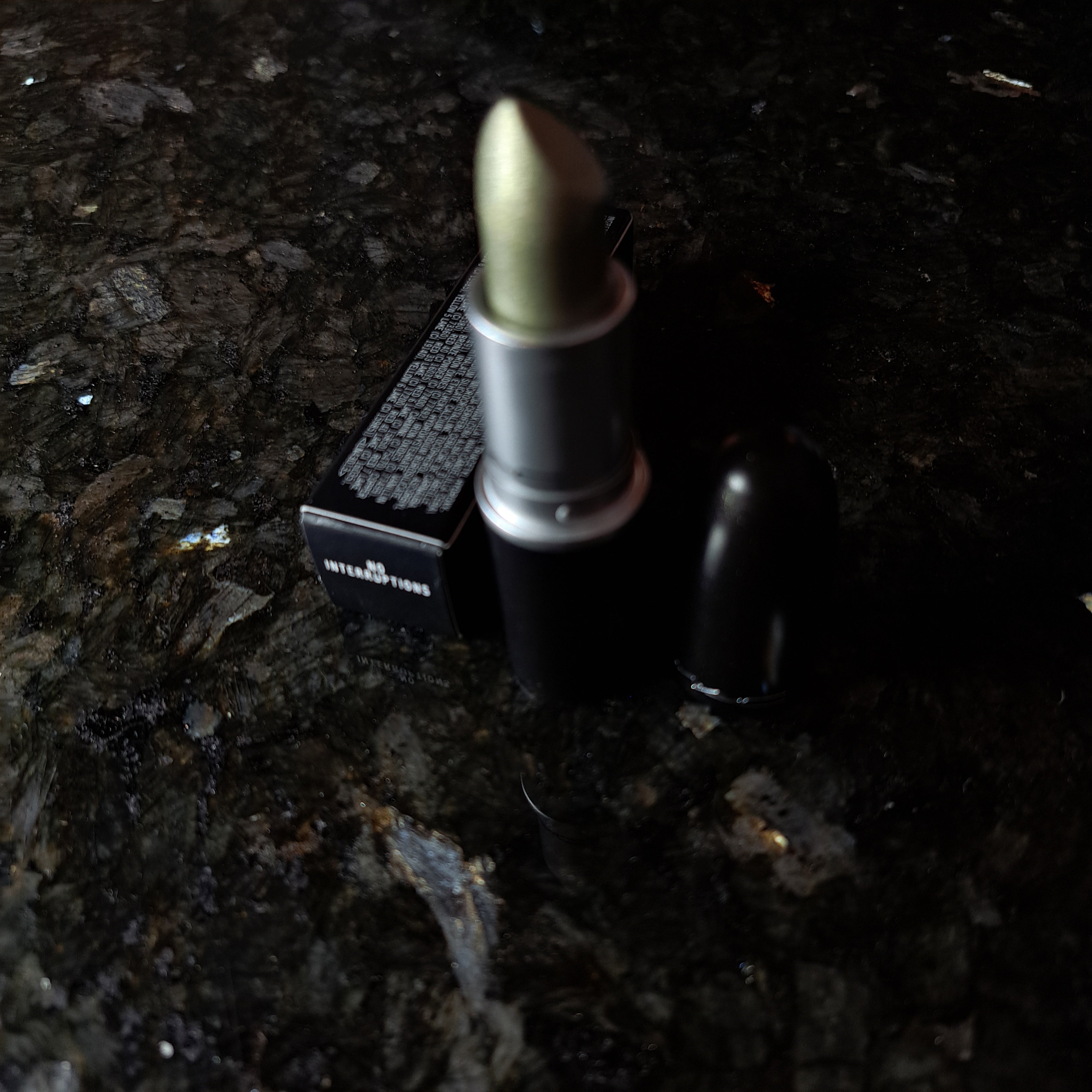 NO INTERRUPTIONS MAC lipstick New Discontinued