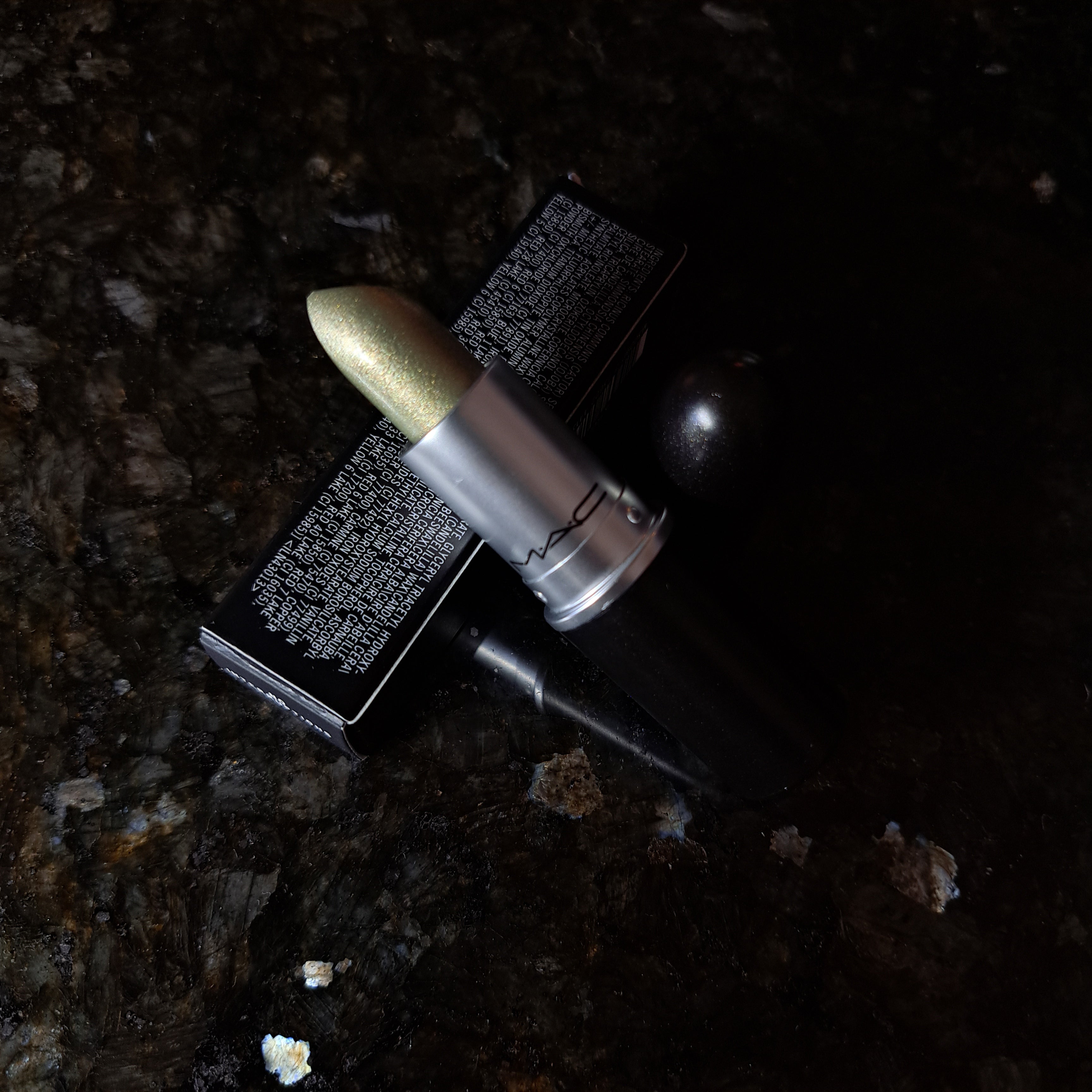 NO INTERRUPTIONS MAC lipstick New Discontinued