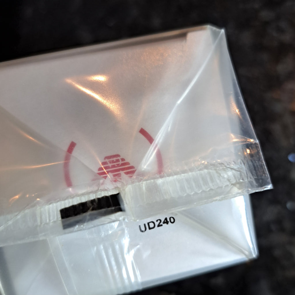 Emporio Armani Red Pour Elle (White) Giorgio Armani for women Eau de Toilette Limted Edition EDT 100 ml 3.4 fl.oz Sealed